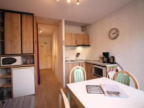 Studio avec Balcon et Ascenseur - 200m du Centre - FR-1-608-137